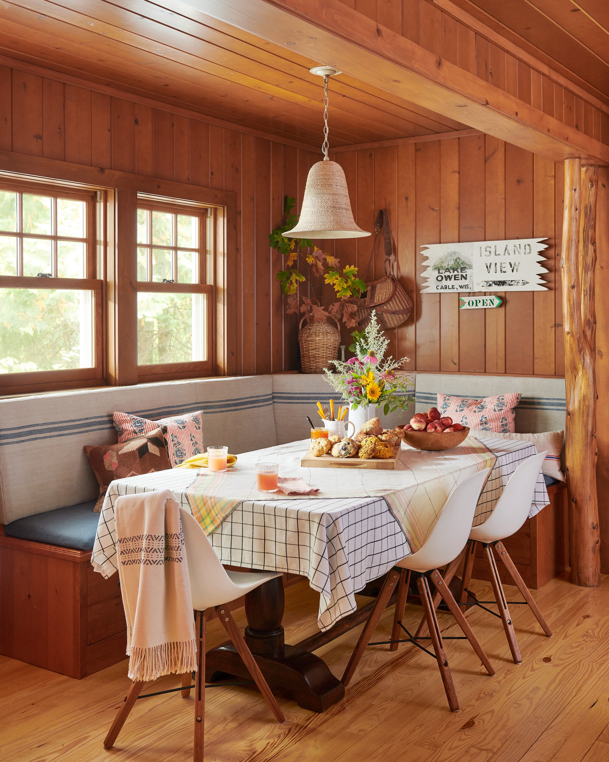 50 Lake House Decorating Ideas for a Laid-Back Look